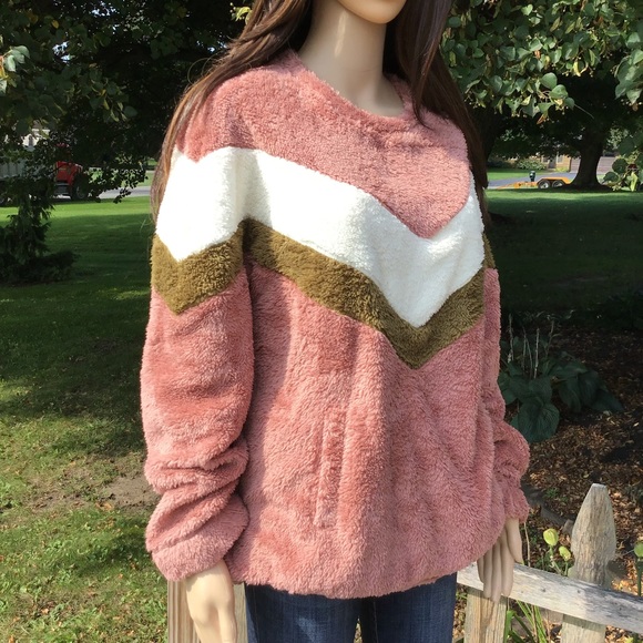 - PLUSH COZY LOOSE TOP WITH SIDE POCKETS - Picture 4 of 9